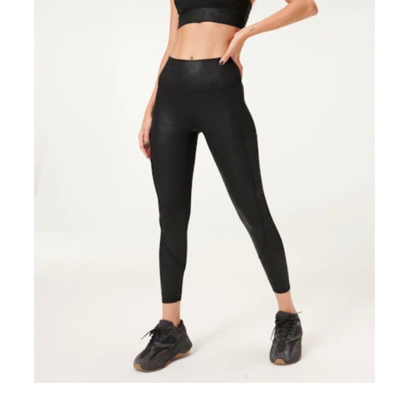 Good American Leatherette Pocket 7/8 Legging - Picture 2 of 5